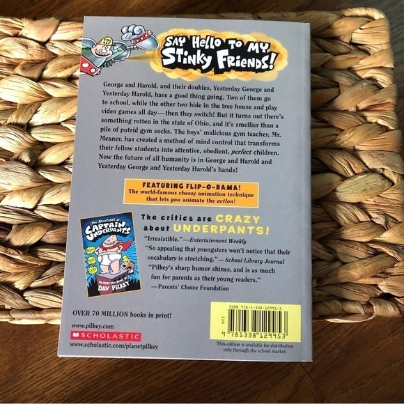 Captain Underpants: and the Sensational Saga of Sir Stinks-A-Lot - Picture 2 of 4